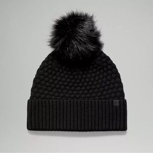 Lululemon Women's Bubble Knit Pom Pom Beanie Black $52